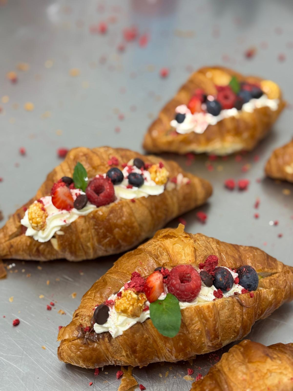 Croissant (nutella, džem)